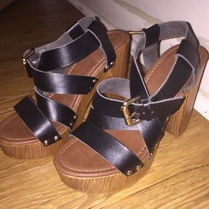 Leather and wood sandals